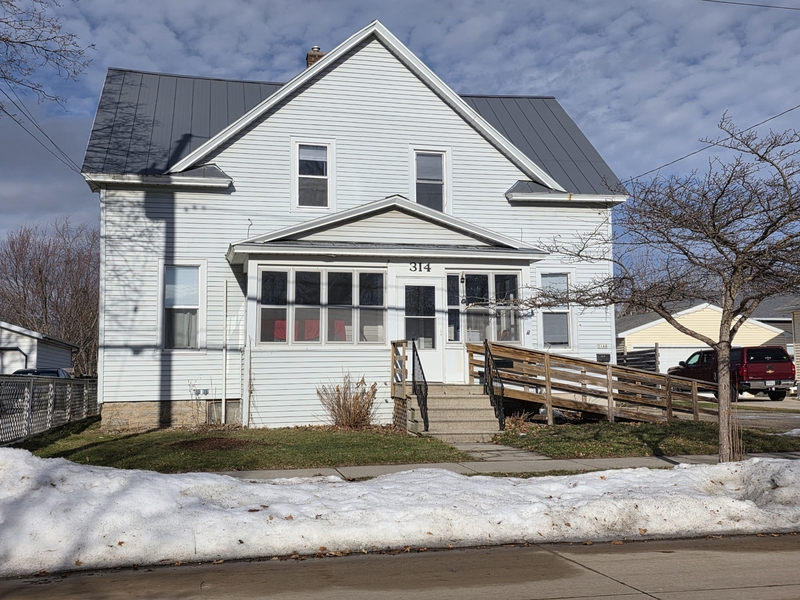 Oshkosh Condo: 314 West 19th Avenue - Upper