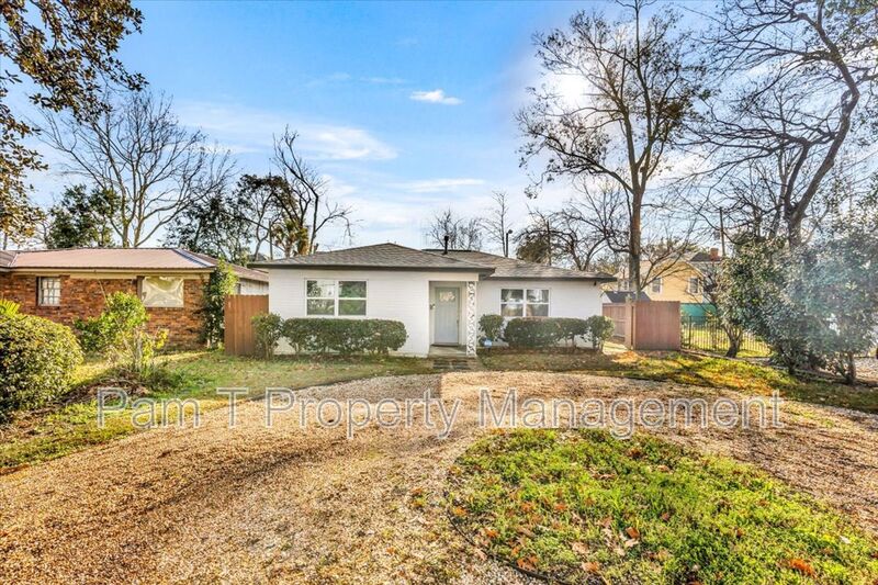 Savannah House: 511 e 32nd Street