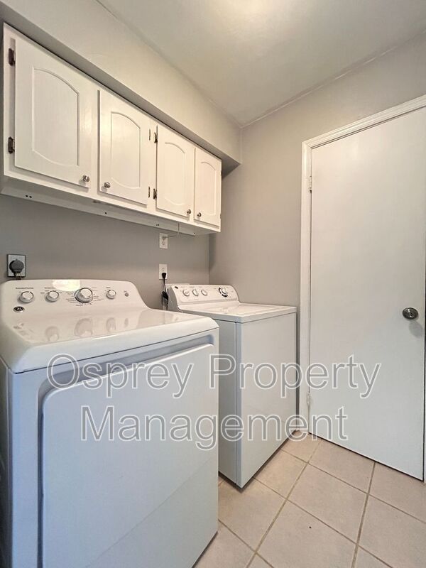 Welcome to this charming 3 bedroom 