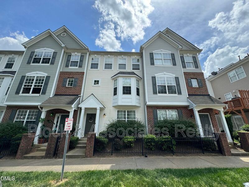 Cary House: 423 Madison Avenue