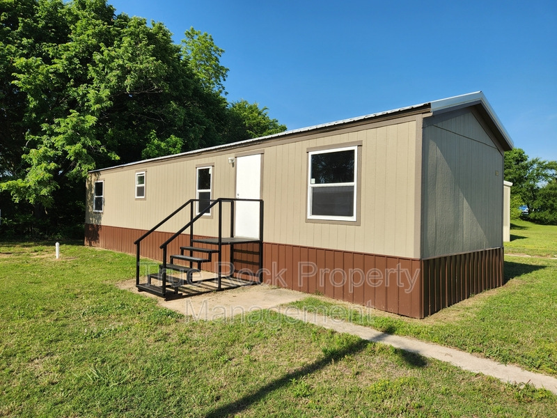 Ada House: 16159 County Road 1526