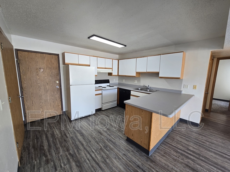 Cedar Rapids House: 60 Miller Avenue Southwest #7