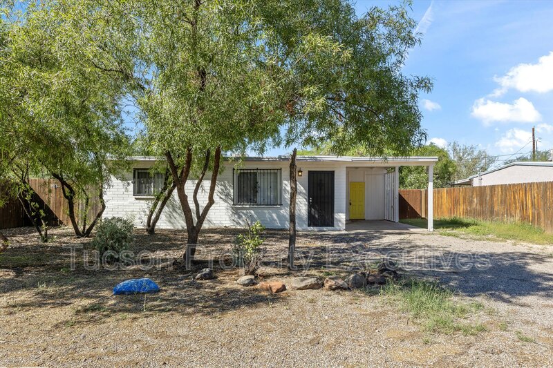 Tucson House: 3317 North Howard Ave