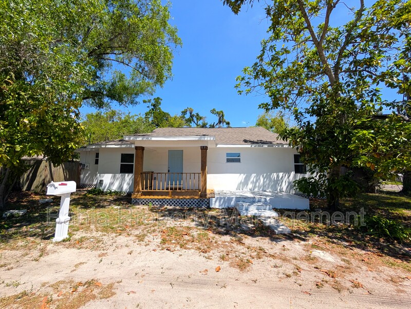 Tampa House: 1608 E New Orleans Ave