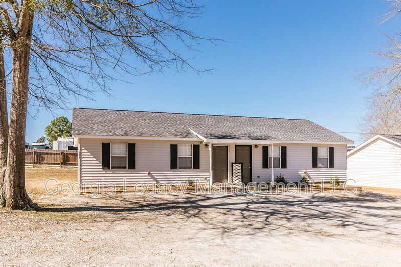 Commerce House: 1952 Faulkner Dr