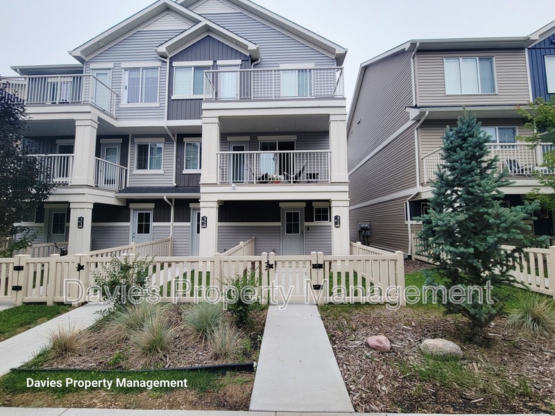 Edmonton Townhome: 1110 Daniels Link SW