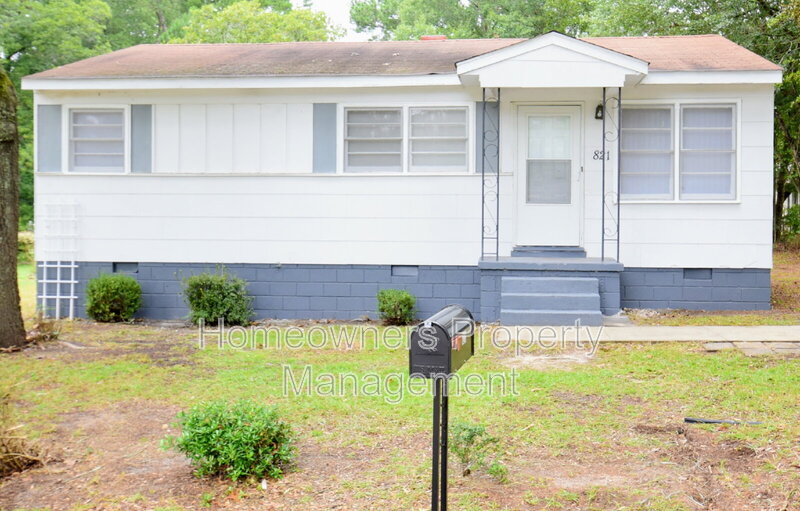 Fayetteville House: 821 Minurva Ct