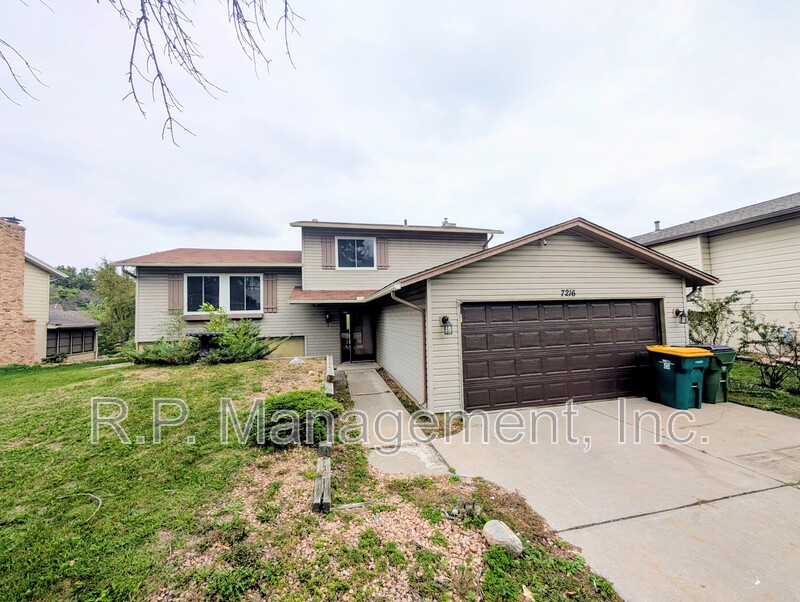 Brooklyn Park House: 7216 79th Ave N