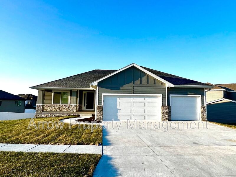 Lincoln House: 7855 Nicole Lane