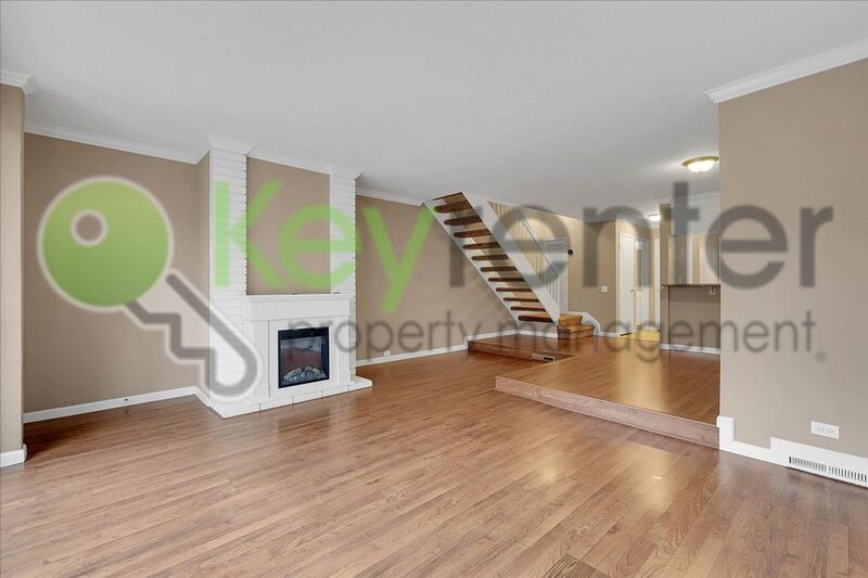 Sacramento House: 2254 Woodside Lane