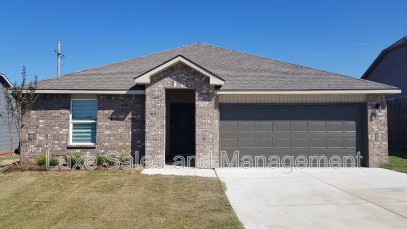 Bartlesville House: 3118 SE Debbie Ln