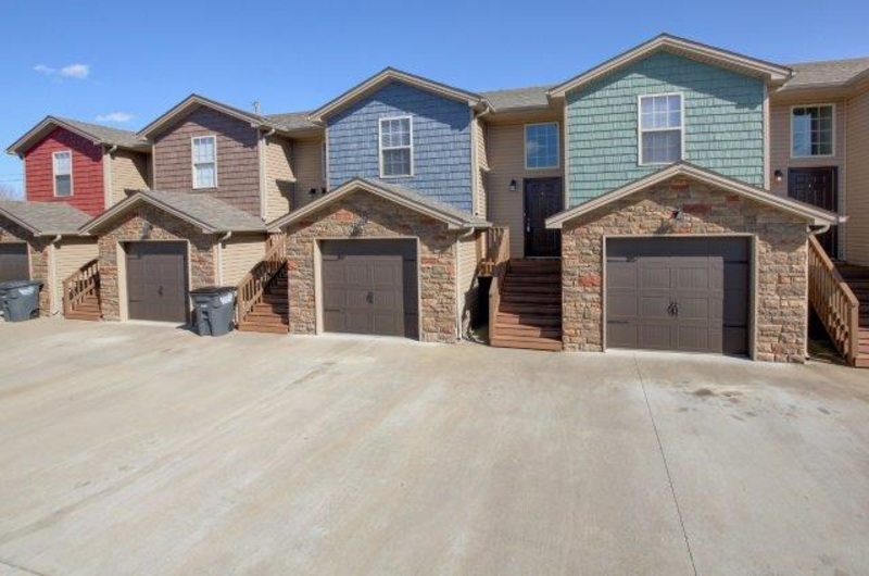 Clarksville Townhome: 992-D S Ash Ridge