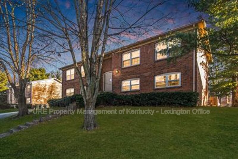 Lexington Condo: 3736 Camelot Drive