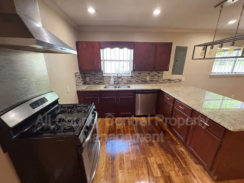 Birmingham House: 813 42nd PL N