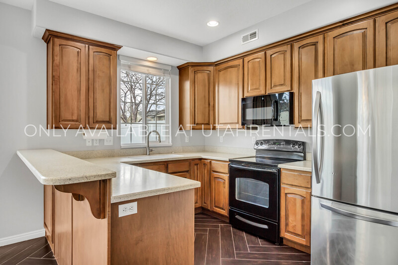 North Salt Lake Townhome: 928 Chelsea Ln