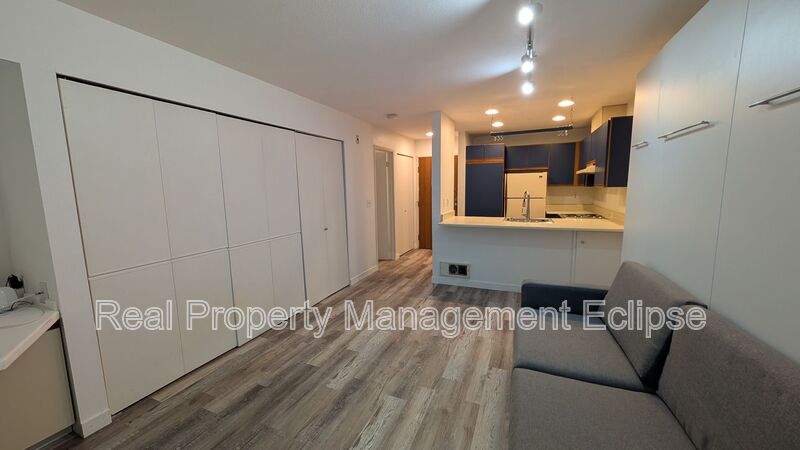 Seattle Condo: 211 Summit Ave East