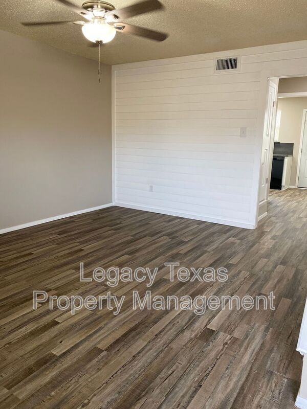 CLEBURNE Condo: 1409 Courtney Pl