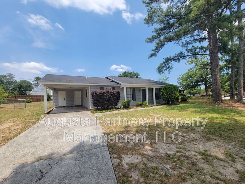 Martinez House: 611 Langley Ct