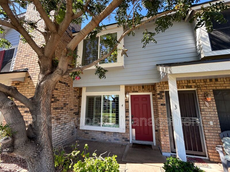 Phoenix Townhome: 9831 S 48th Way