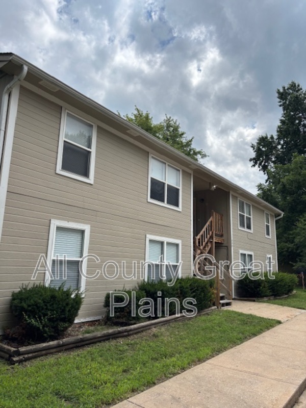 Olathe Condo: 609 S. Lakehurst Drive