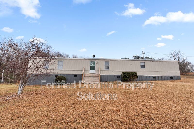 Stoneville House: 886 Frye Road