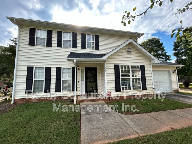 Greensboro House: 600 Summerwalk Road