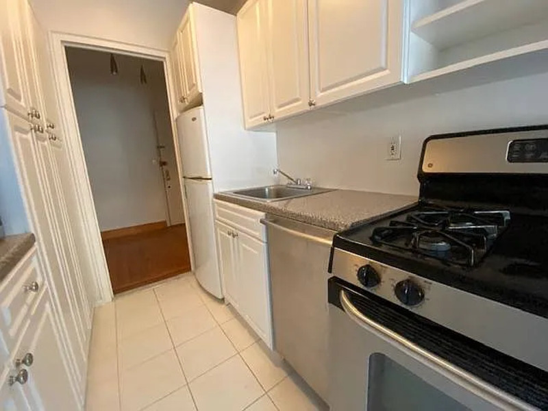 White Plains Condo: 294 Main St
