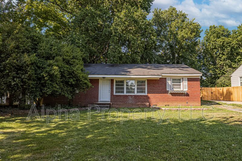 Greenville House: 123 LeGrand Blvd
