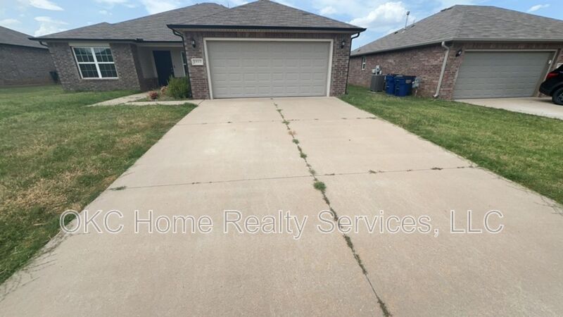 Mustang House: 1933 W Autumn Way