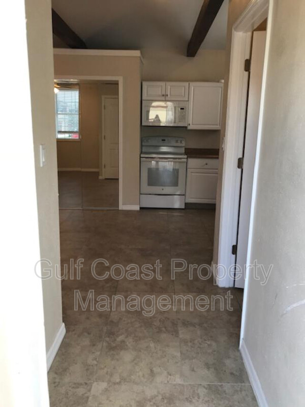 1818 6th Avenue W.- Unit D Bradenton FL 34205 - Photo 2