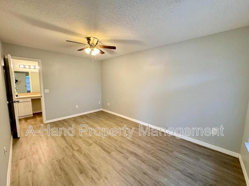 Davenport Condo: 304 Washington Palm Loop