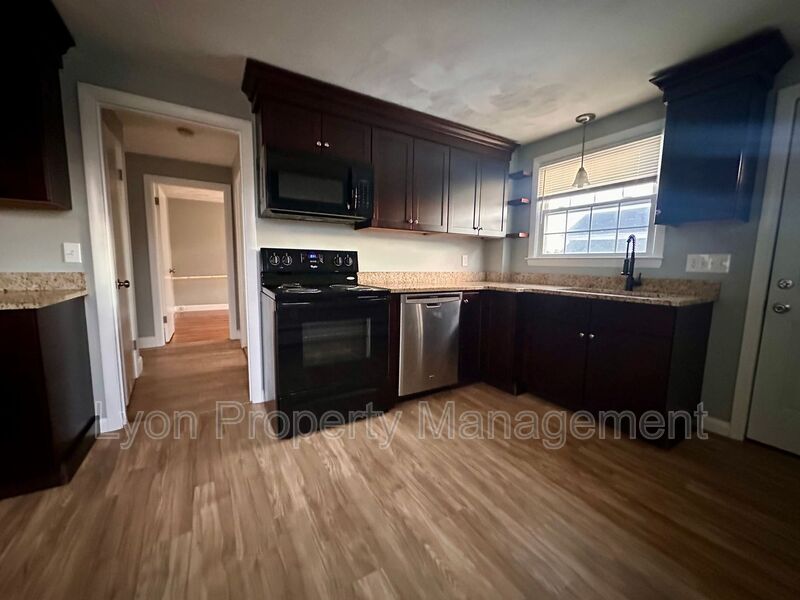 Cranston Condo: 90 Waldron Ave