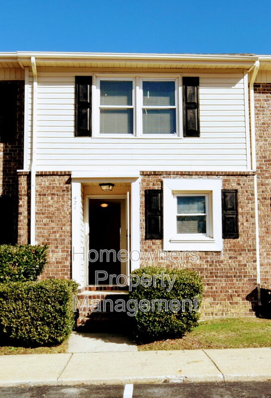 Fayetteville House: 421 Kirkcaldy Ct
