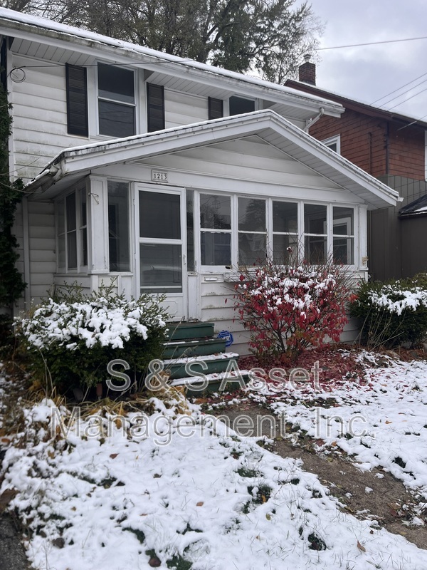 Lansing House: 1213 Edward Street