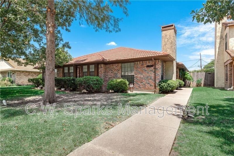 Dallas House: 3043 Modella Ave