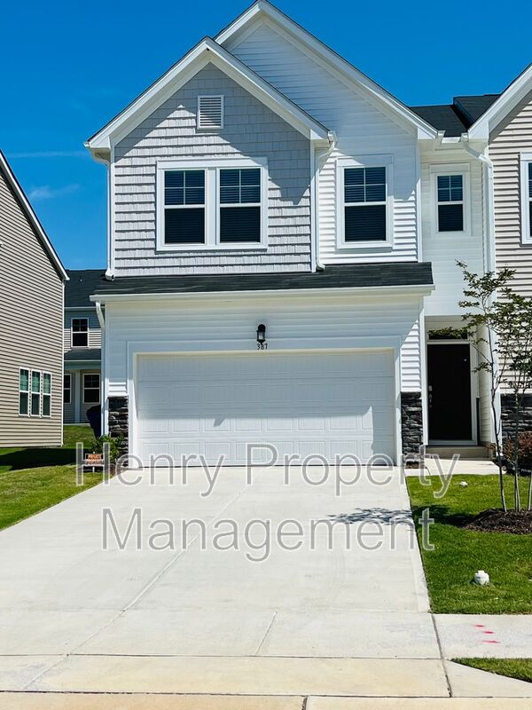 Smithfield House: 387 Thompson Overlook Way