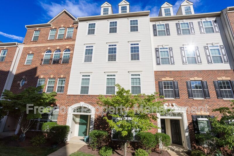 Gainesville Townhome: 7408 Brunson Cir