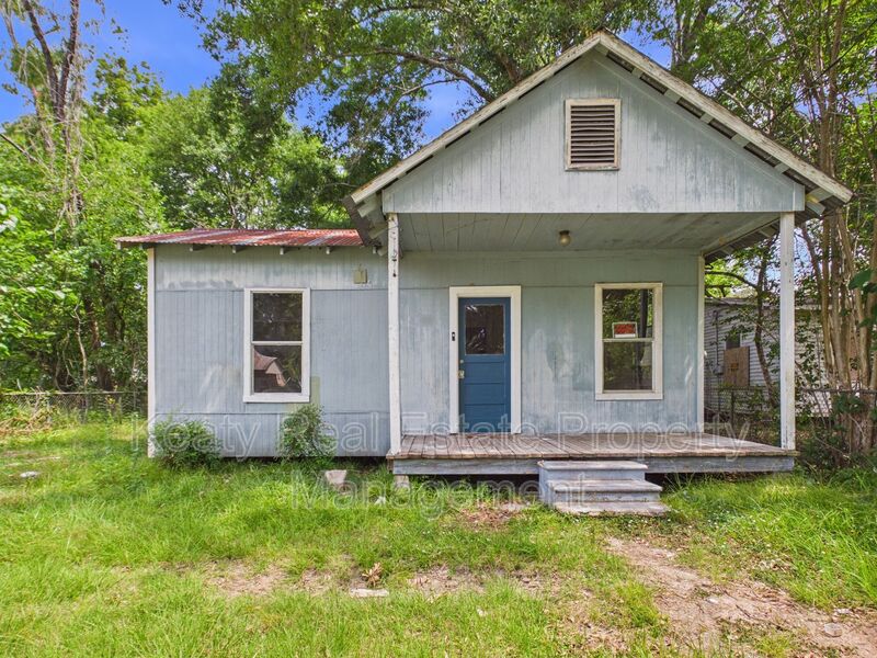 Lafayette House: 119 Delories Street