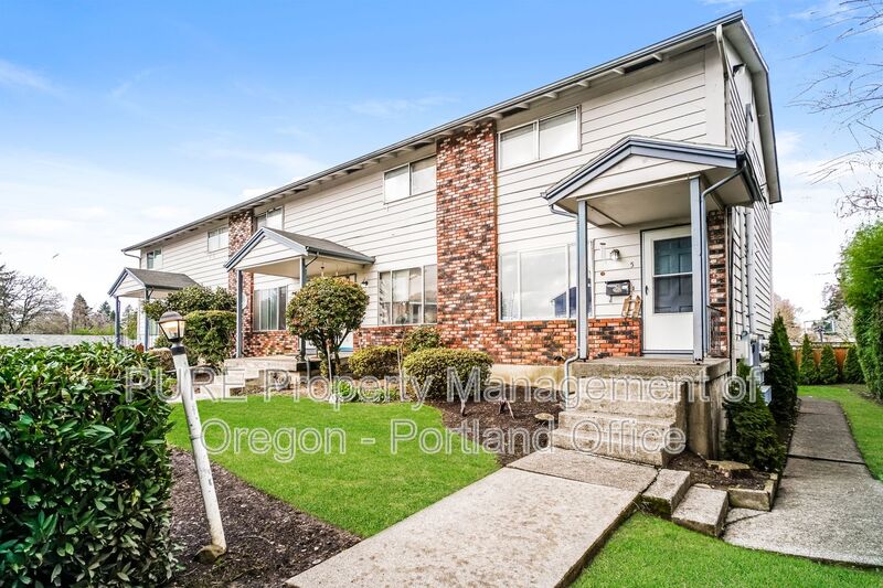 Milwaukie House: 3510 SE Sherry Lane
