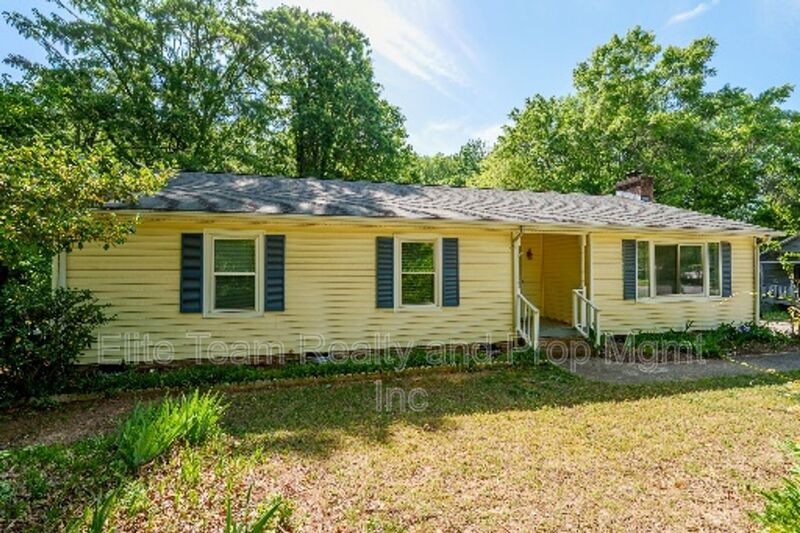 Cornelius House: 21014 Pine Ridge Dr