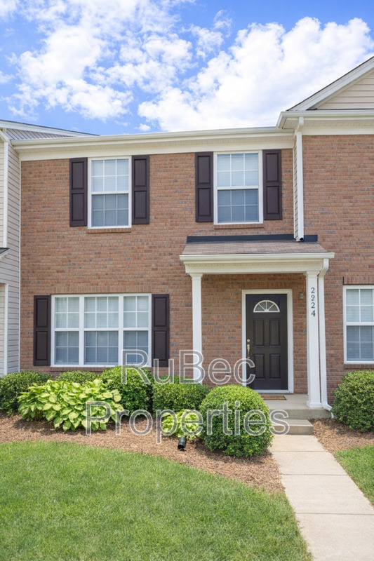 Matthews House: 2924 Little Stream Ct