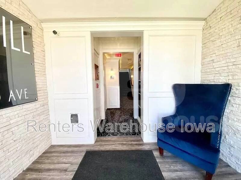 Des Moines House: 2500 grand ave