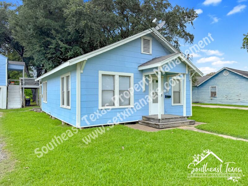 Groves House: 6129 Howe Street