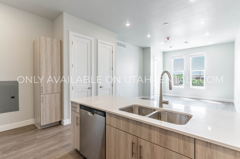 Midvale Condo: 7555 S Main St