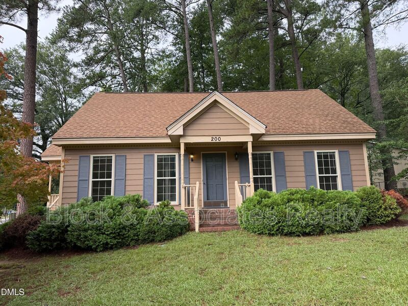 Garner House: 200 Coachman Drive