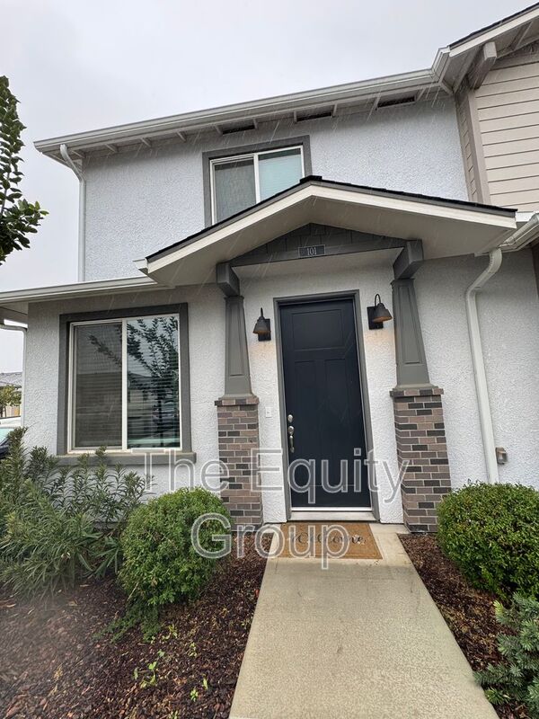 Visalia Condo: 410 S Summit Street