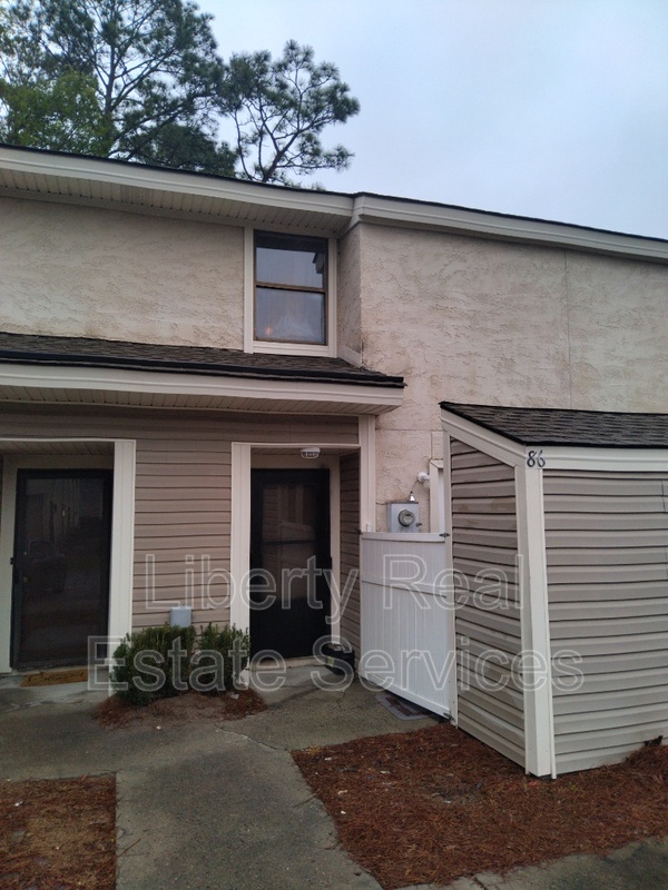 Hinesville Condo: 727 S Main St