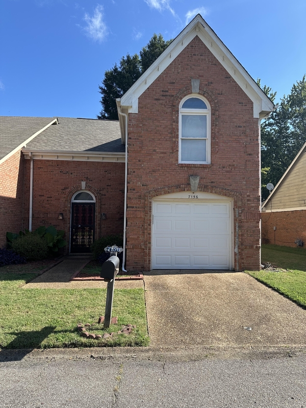 Memphis House: 7156 South Germanwood Court