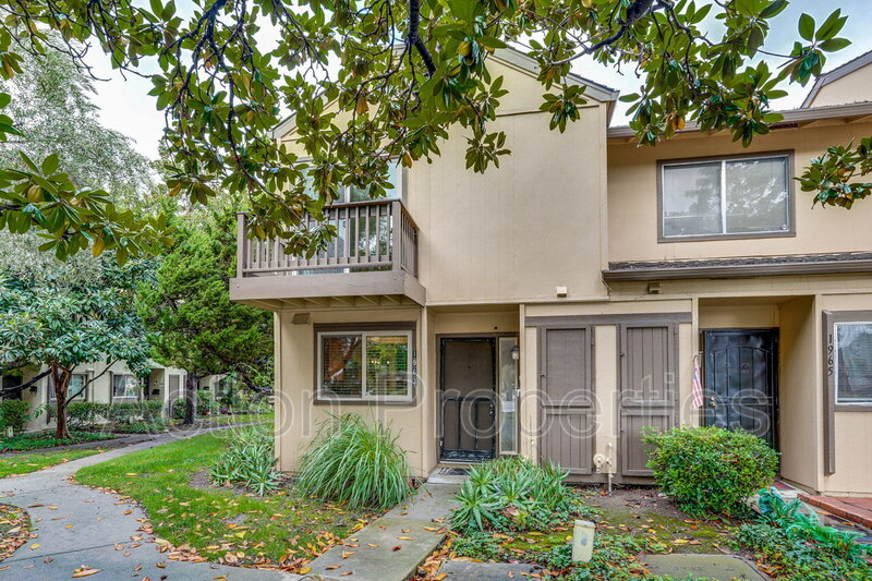 Milpitas Townhome: 1963 Landess Ave