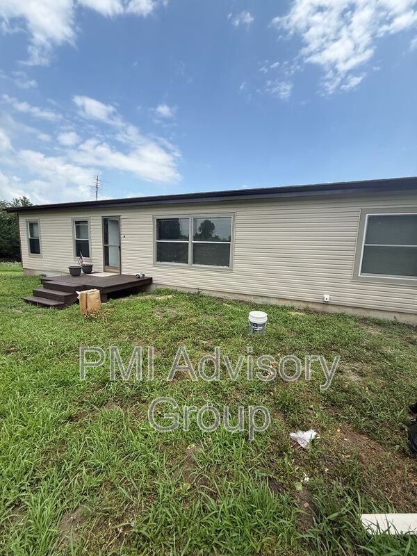 Berryton House: 8240 SE Green Rd
